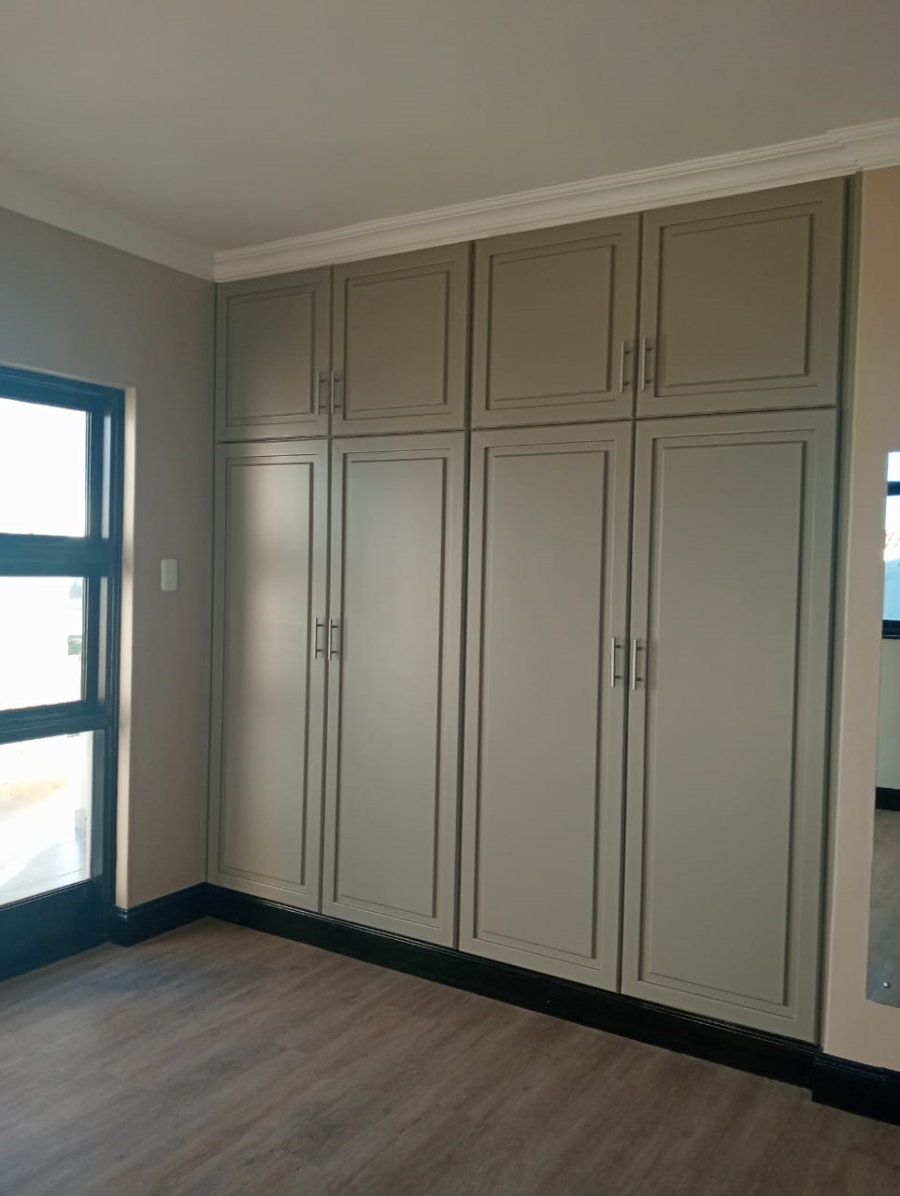 5 Bedroom Property for Sale in Paradise Beach Eastern Cape